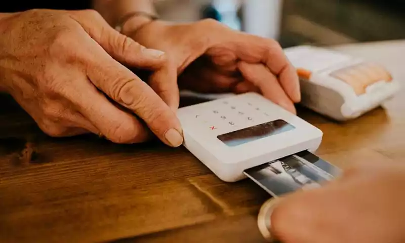 Runt u een webshop? Reken op meer controle Belastingdienst
