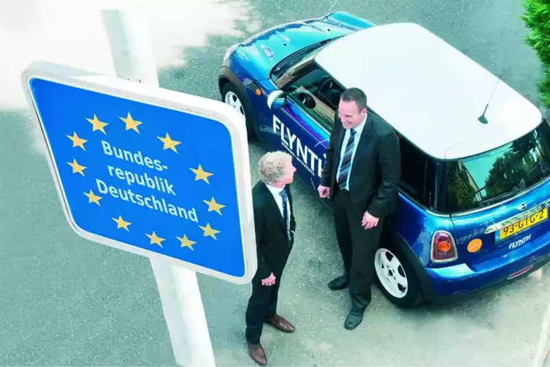 De auto van de zaak in Duitsland