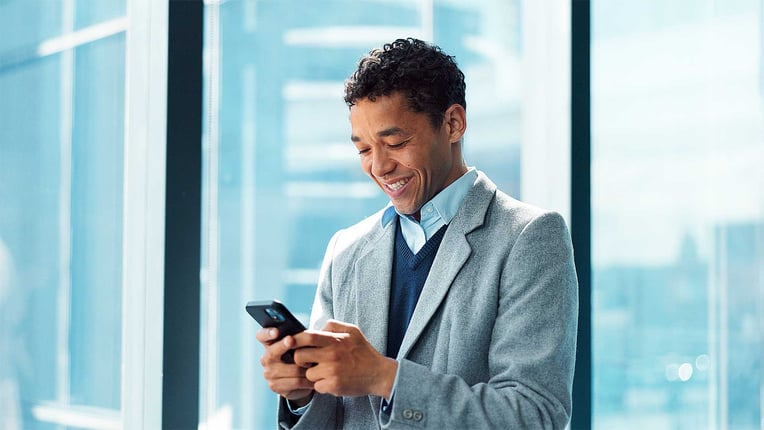 Ondernemer vindt informatie-op-zijn-mobiel